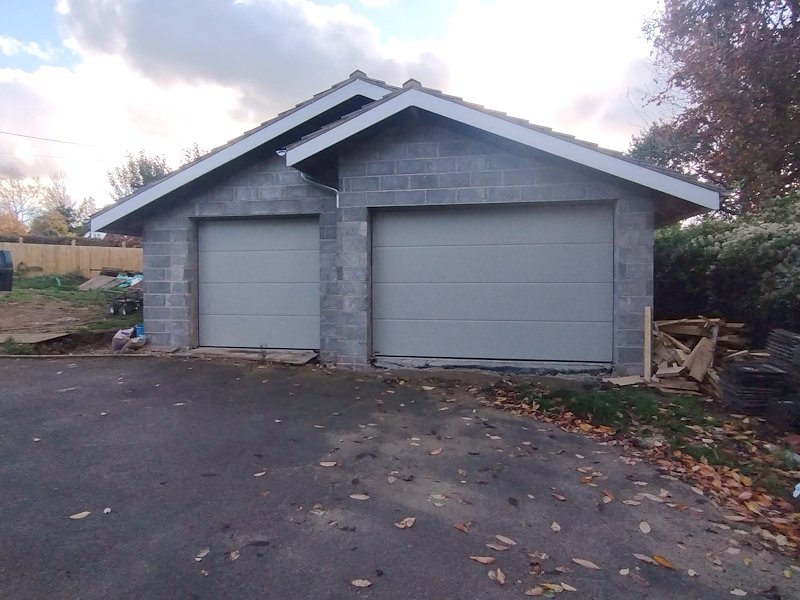 mid century house garage