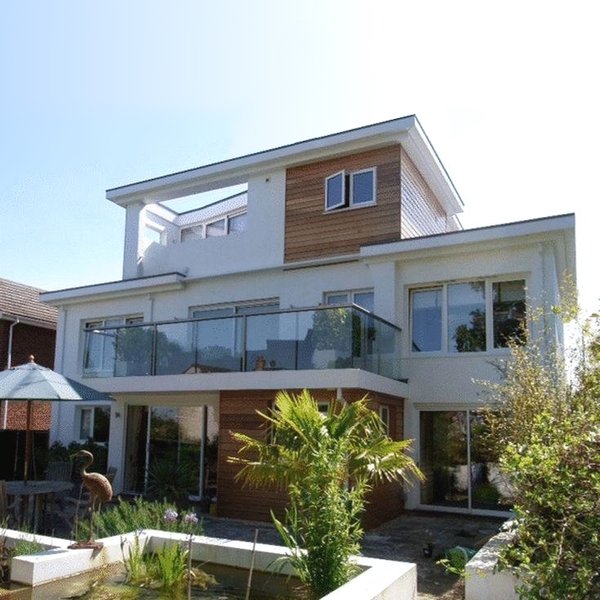 Contemporary flat roof house