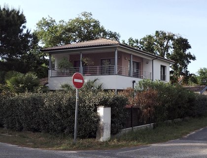 First-floor-balcony