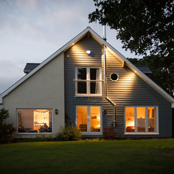 Rosevale_-_Side_of_house_at_night