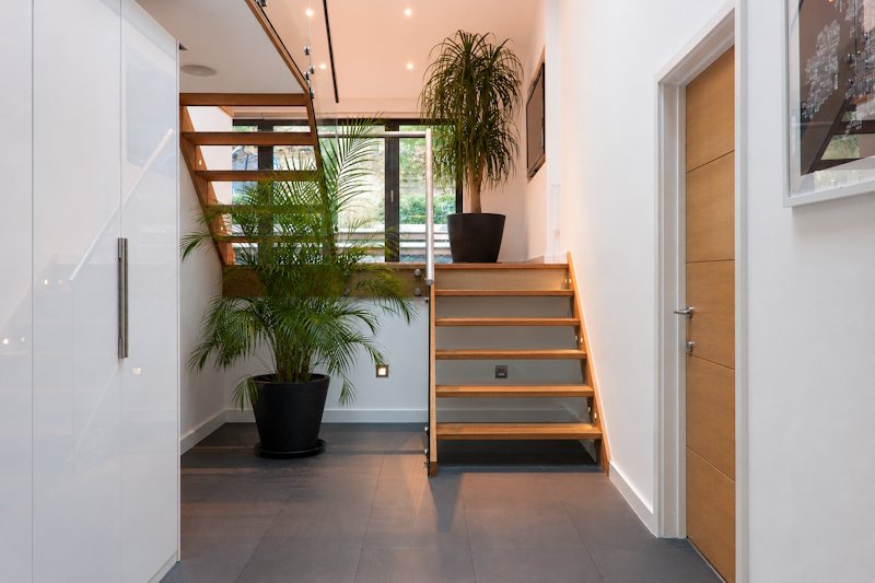 split level contemporary house